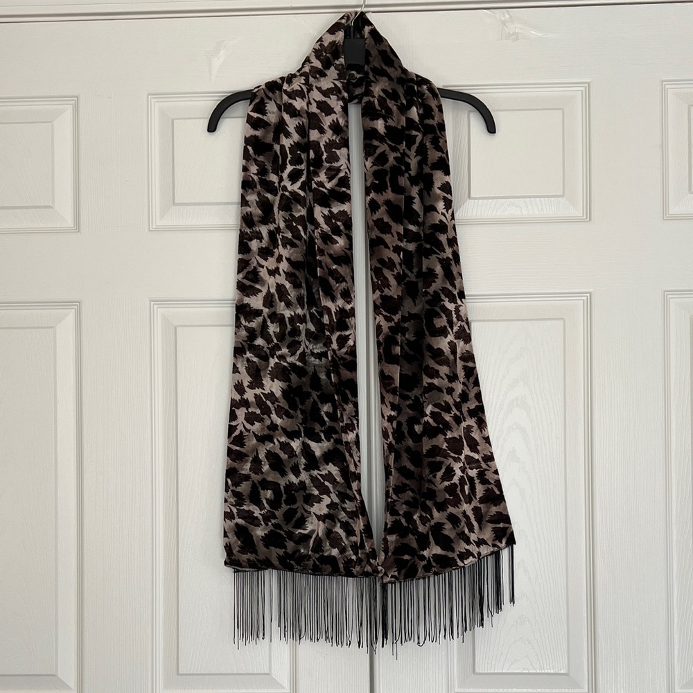 Elegant Leopard Print Scarf with Fringe